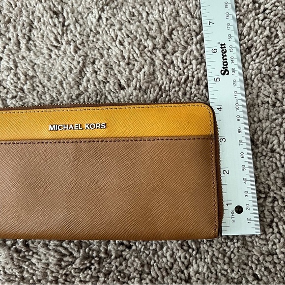 Michael Kors Colorblock Wallet Zip Around - Picture 8 of 9